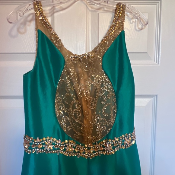 Emerald Green Sequin-Accent Prom Dress - Picture 4 of 6